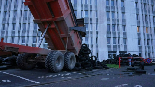 Attal promet d'être au "rendez-vous" pour les agriculteurs, les manifestants se rapprochent de Paris