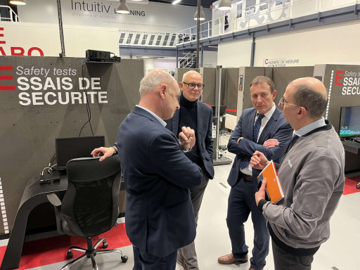 Laon : l'ancien Premier ministre Édouard Philippe en visite chez Intuis