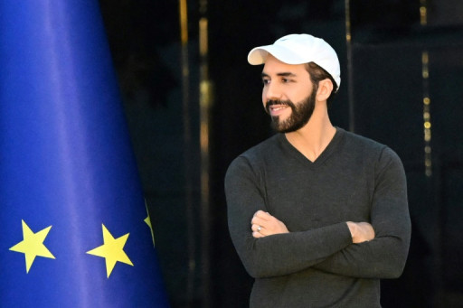 Nayib Bukele, le président qui aime être un "dictateur cool"