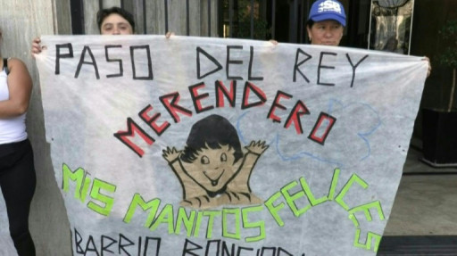 Argentine: près de 2 km d'une "file de la faim" pour défier une ministre