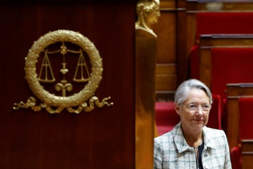 Élisabeth Borne retourne à l'Assemblée comme simple députée