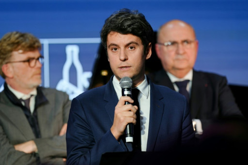 Au Salon de l'Agriculture, Attal succède à Macron et dénonce le "cirque médiatique" de Bardella