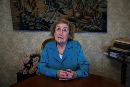 "Décrire avant qu'on oublie": le témoignage d'une survivante de la Shoah