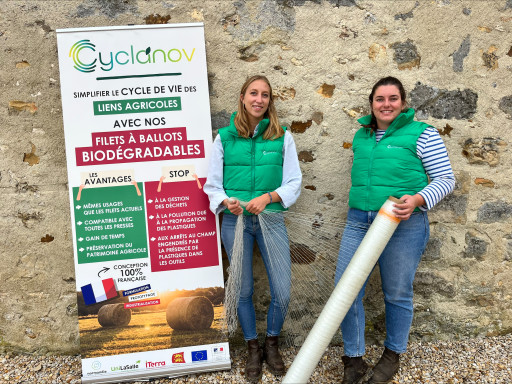 Cyclanov planche sur des filets à ballots biodégradables
