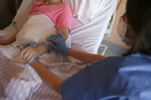 Fin de vie: un effort financier de 1,1 milliard sur dix ans pour les soins palliatifs