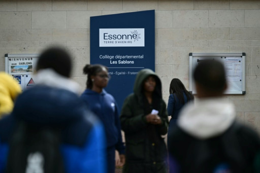 Mort d'un adolescent à Viry-Châtillon: les gardes à vue de cinq personnes prolongées