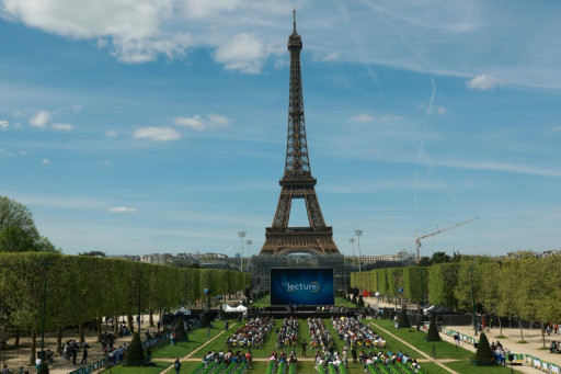 La Grande dictée des JO-2024, leçon de français à l'ombre de la Tour Eiffel