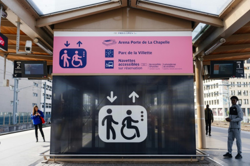 JO-2024: Bernadette, aveugle, et sa chienne Mara testent les trajets vers les sites