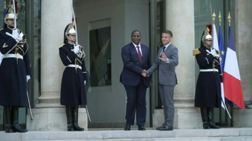 France et Centrafrique adoptent une "feuille de route" pour relancer leur relation