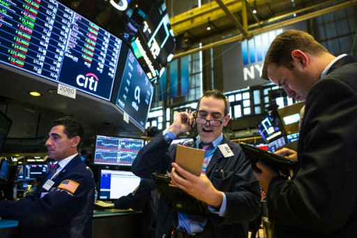 Wall Street termine en ordre dispersé, résiste aux vents contraires