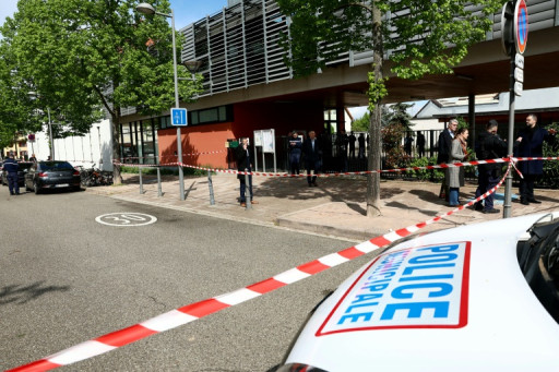 Bas-Rhin: deux fillettes blessées au couteau devant leur école, une autre victime d'un malaise