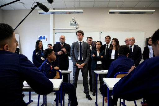 À Nice, le Premier ministre en inspection dans un internat de "rupture"