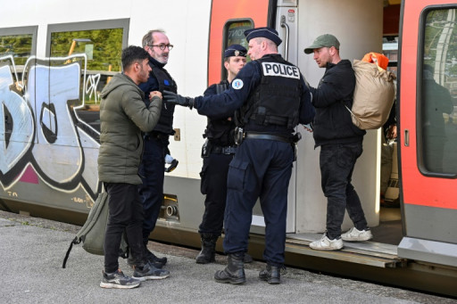 Calais: opération de police pour empêcher des migrants de monter dans des trains