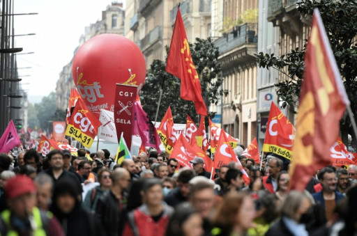 1er-Mai: des dizaines de milliers de manifestants pour les salaires, pour la paix