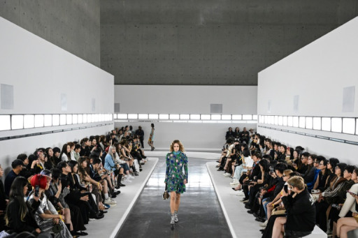 Dans une économie morose, le luxe fait les yeux doux aux clients chinois