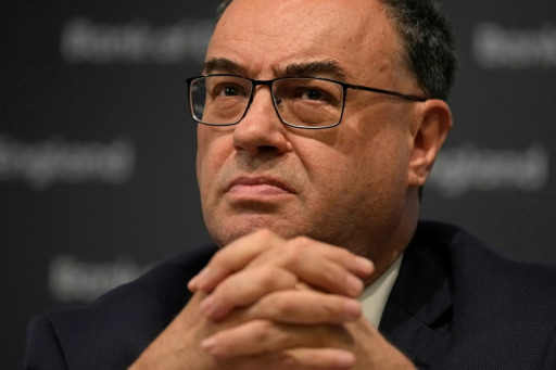 La Banque d'Angleterre maintient ses taux mais des baisses se profilent à l'horizon