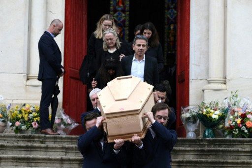 Adieu sobre et émouvant à Bernard Pivot dans son fief familial du Beaujolais