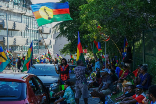 Nouvelle-Calédonie: émeutes et couvre-feu à Nouméa à l'heure du vote sur la réforme constitutionnelle