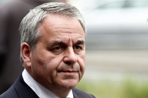 Bertrand juge "indigne" un tweet des LR sur l'Algérie