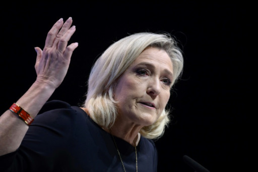 Armes occidentales contre la Russie: pour Le Pen, "Macron veut que la France entre en guerre"