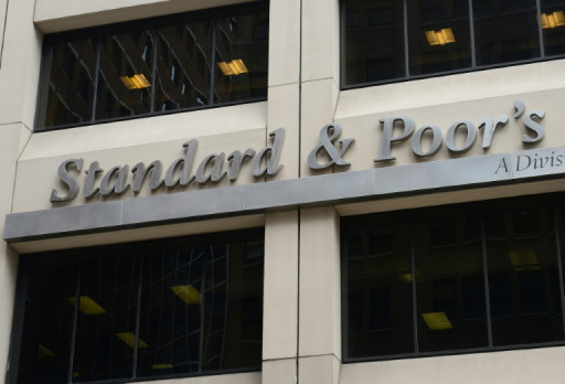 Pas de hausse d'impôts, et davantage de coupes budgétaires, promet Le Maire après le couperet S&P