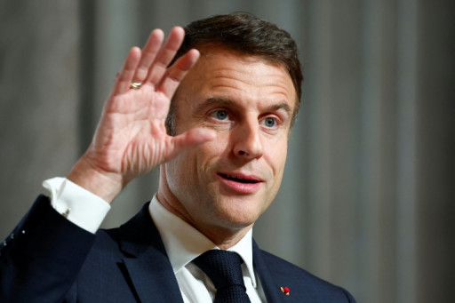 Législatives: Macron exclut de démissionner "quel que soit le résultat"