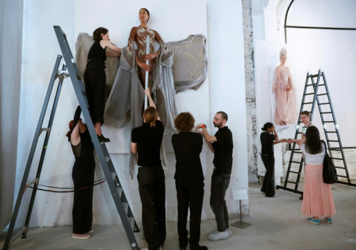 Haute couture: chez Dior, des déesses de l'Olympe prêtes pour le 100m nage libre