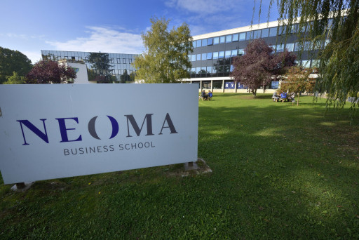 NEOMA Business School et la Maison Veuve Clicquot lancent un nouveau programme de bourses de soutien