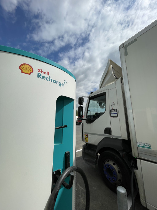 Shell a ouvert sa première station de recharge électrique pour poids lourds