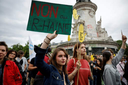 RN ou front républicain: le vote commence pour un second tour historique