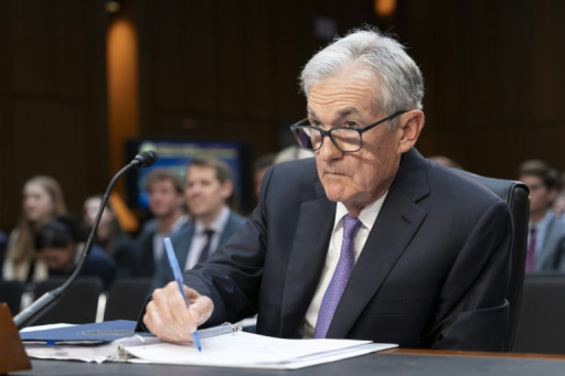Etats-Unis: face au Sénat, le patron de la Fed salue les "progrès" face à l'inflation