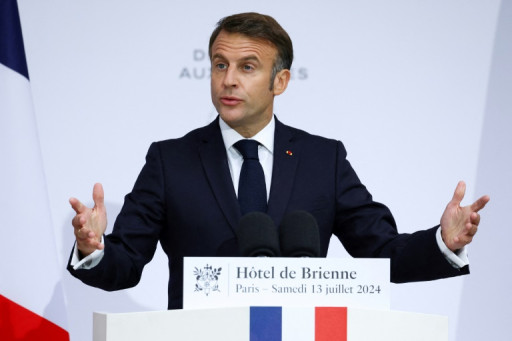 Macron estime "nécessaire" un "ajustement" du budget des armées en 2025
