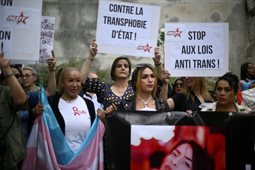 Rassemblement en hommage à une femme transgenre tuée à Paris
