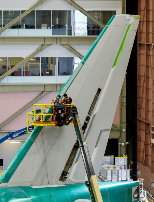 Dans l'usine de Boeing à Everett, le 777X attend de prendre son envol commercial