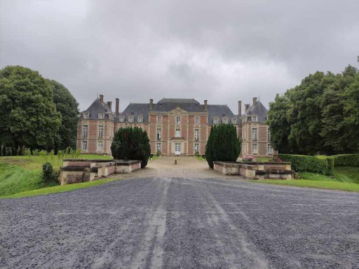 Le château de Tilloloy et la maison d’hôtes à Roye, deux lieux d’exception