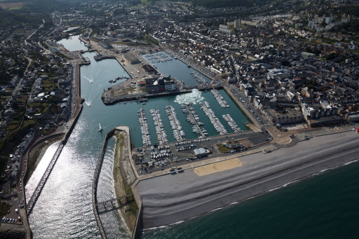Le port de Fécamp achemine un transformateur, destiné à la centrale de Paluel