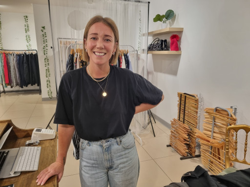 Elanavriin séduit sa clientèle à la galerie Saint-Jacques