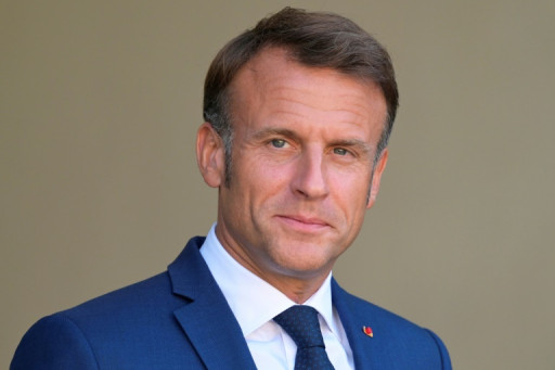 Matignon: Macron "teste" Cazeneuve et Bertrand, la surprise Beaudet émerge