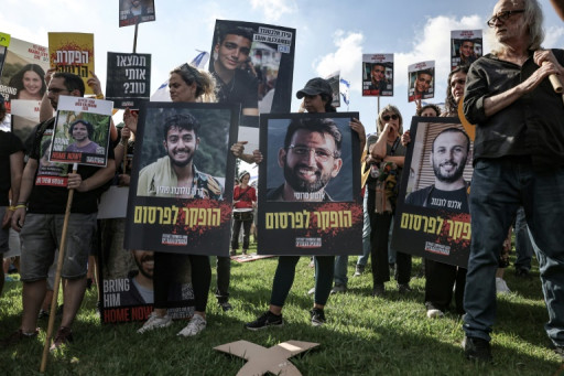 Otages à Gaza: la pression monte sur Netanyahu, Biden l'accuse de ne pas faire assez