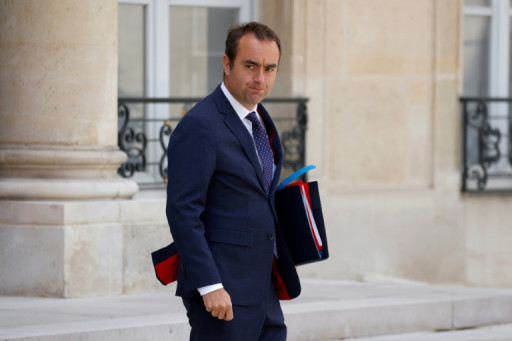 Gouvernement Barnier: quelques sortants, pas de présidentiable, des LR marqués à droite