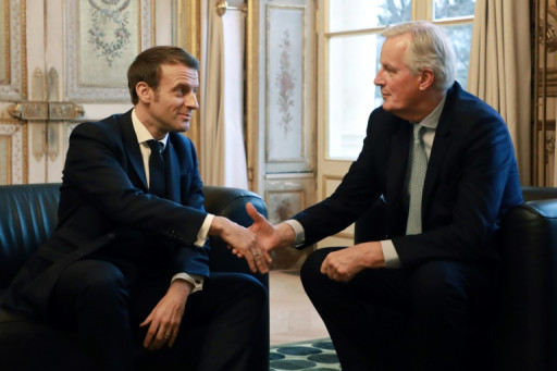 Le gouvernement Barnier voit le jour après une longue crise, les opposants affirment qu'il n'a "aucun avenir"