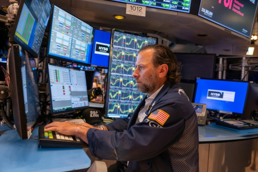 Wall Street autour de l'équilibre, manque de conviction