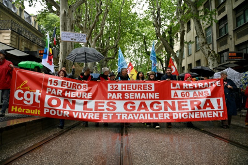 En pleine mobilisation pour les salaires et les retraites, Barnier remet les syndicats dans le jeu