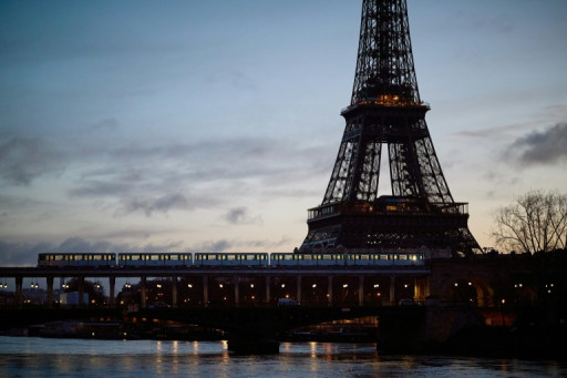 Rachida Dati veut classer la tour Eiffel, "colère" de la société d'exploitation