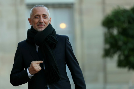 France: l'humoriste Gad Elmaleh reprend un emblématique cabaret parisien
