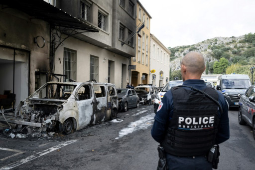 Renforts à Cavaillon après l'incendie de quatre voitures de police