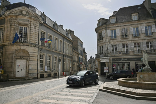 Trafic de drogue: la maire d'Avallon applaudie et critiquée pour son retour au conseil municipal
