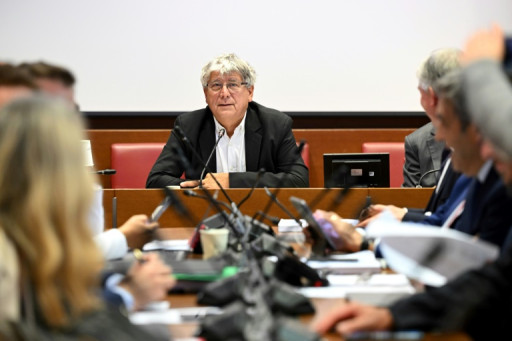 Budget: les députés valident en commission la surtaxe sur les grandes entreprises