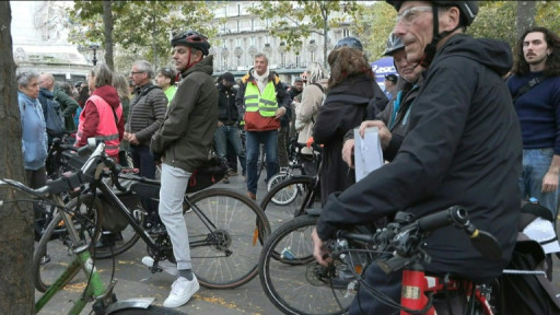 "Ca aurait pu être moi": les cyclistes réclament des mesures de sécurité contre la "violence motorisée"