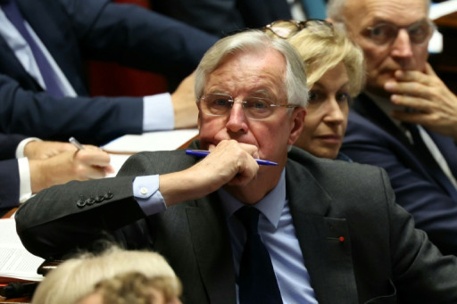 Barnier prépare le terrain à son premier 49.3